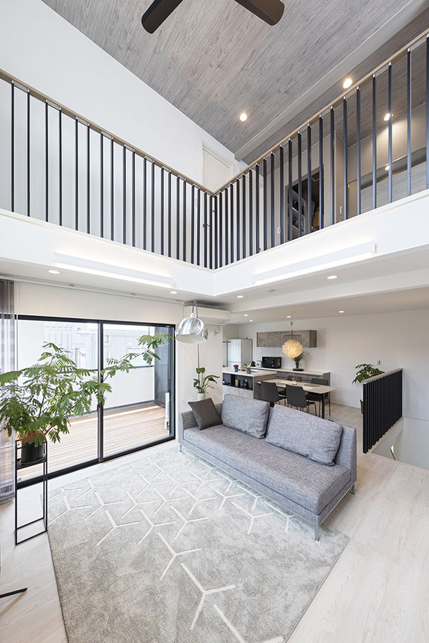 木下工務店 【3200万円／狭小／3階建て／吹抜／間取図有】限られた敷地でもゆとりの佇まい。明るさと開放感の室内の建築実例画像1