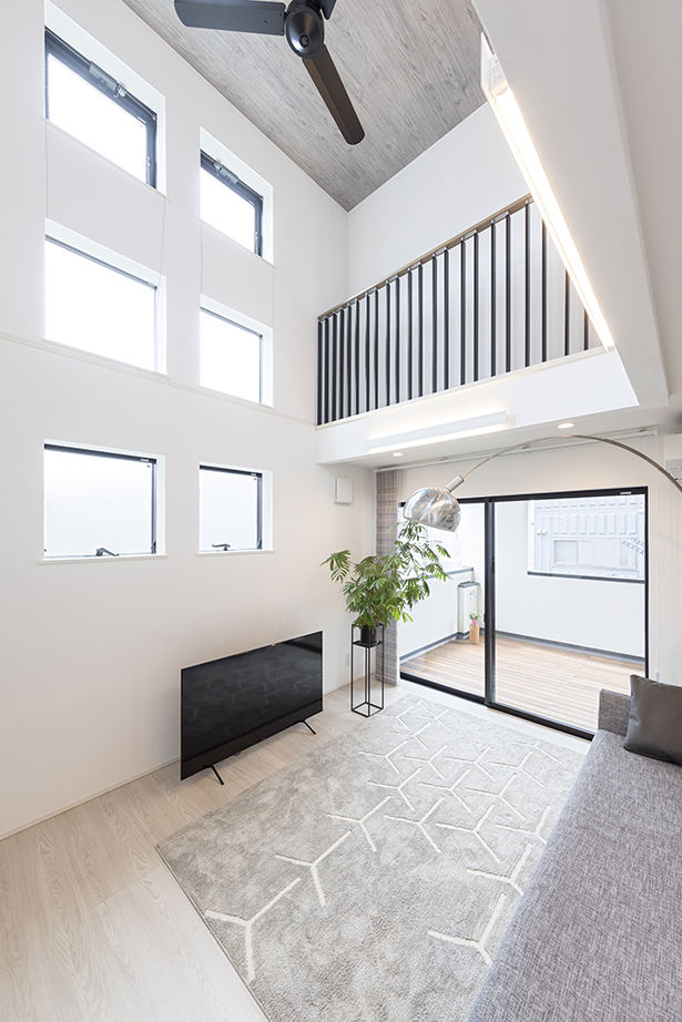 木下工務店 【3200万円／狭小／3階建て／吹抜／間取図有】限られた敷地でもゆとりの佇まい。明るさと開放感の室内の建築実例画像2