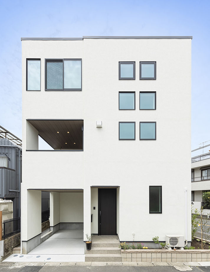 木下工務店 【3200万円／狭小／3階建て／吹抜／間取図有】限られた敷地でもゆとりの佇まい。明るさと開放感の室内の建築実例画像3