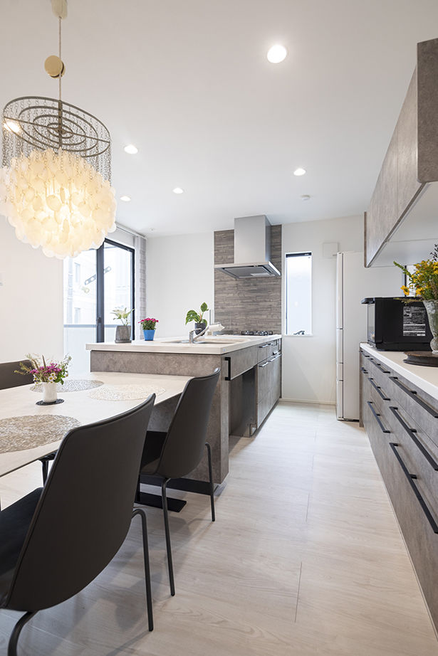 木下工務店 【3200万円／狭小／3階建て／吹抜／間取図有】限られた敷地でもゆとりの佇まい。明るさと開放感の室内の建築実例画像10