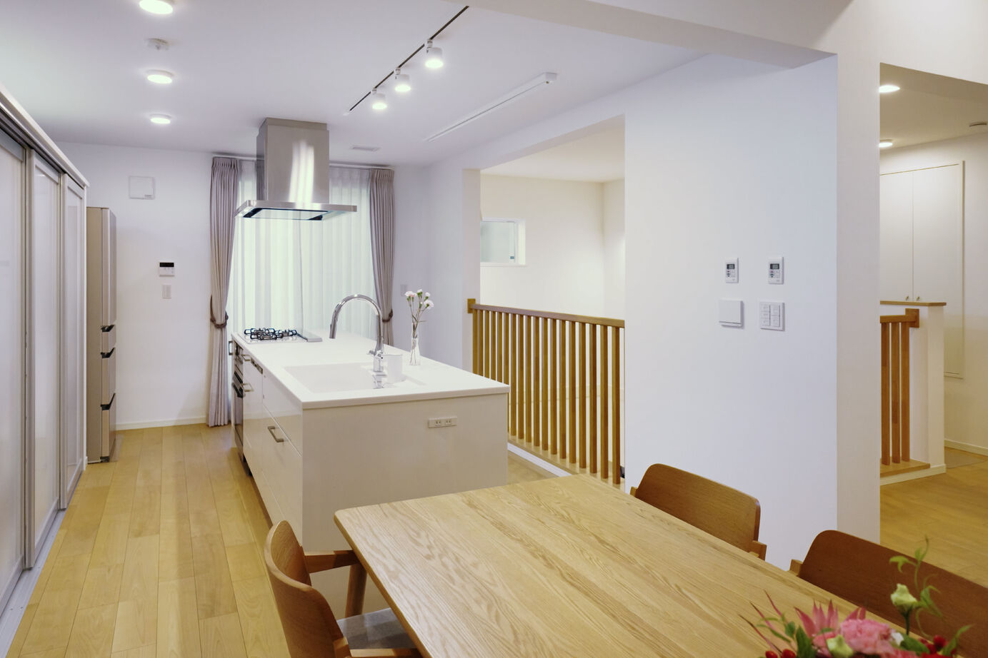 木下工務店 【吹抜/3階建て】機能と間取り、家族にとっての暮らしやすさを追求したナチュラルモダンな住まいの建築実例画像4