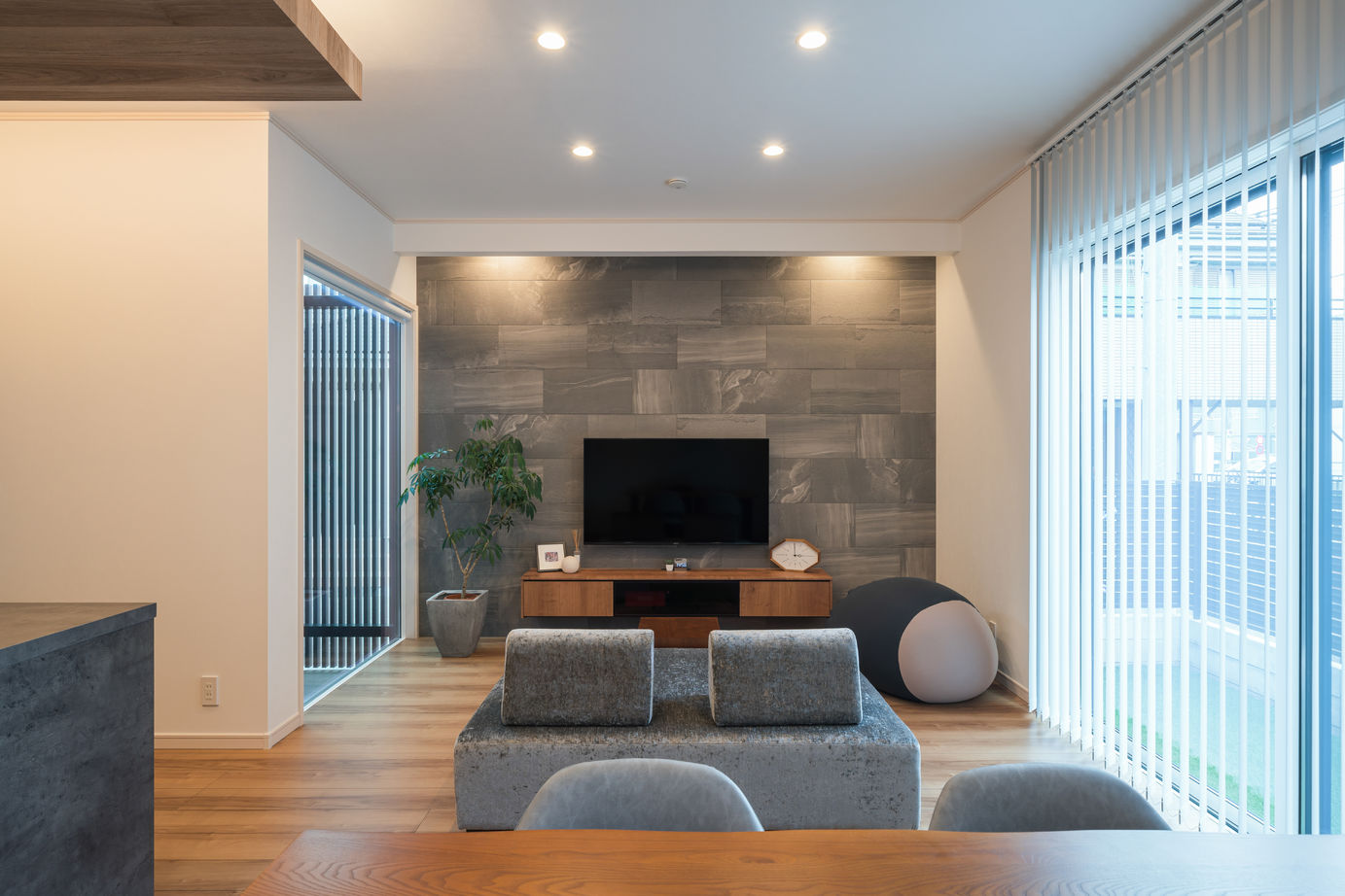 木下工務店 【2階建て/パティオ/20代】中庭から光が差し込む、シンプルモダンな住まいの建築実例画像4