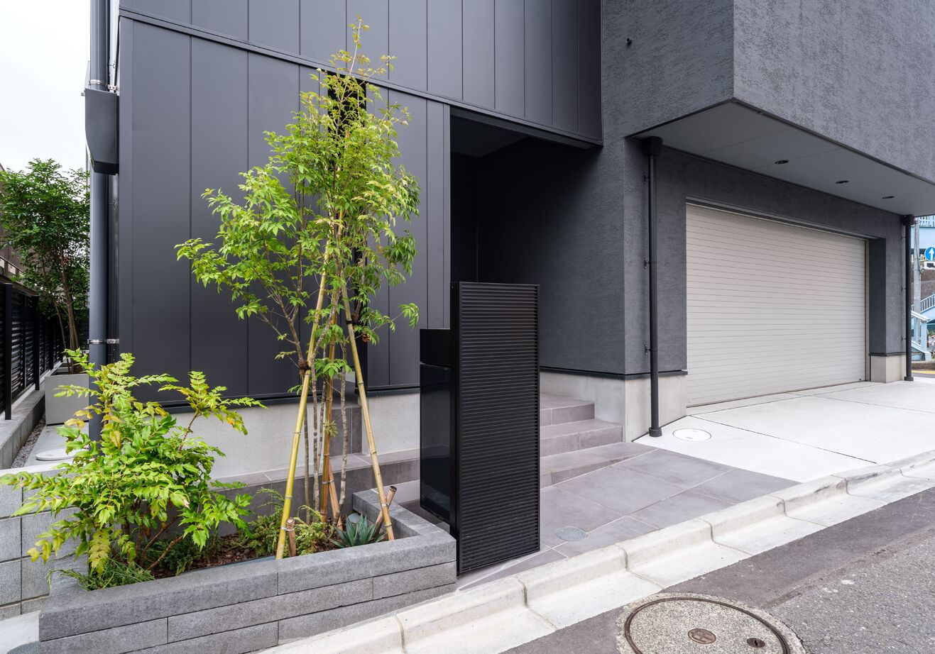 木下工務店 【3階建て/吹抜け/ビルトインガレージ/間取図有】機能と美しさを兼ね備えたモダンな住まいの建築実例画像4