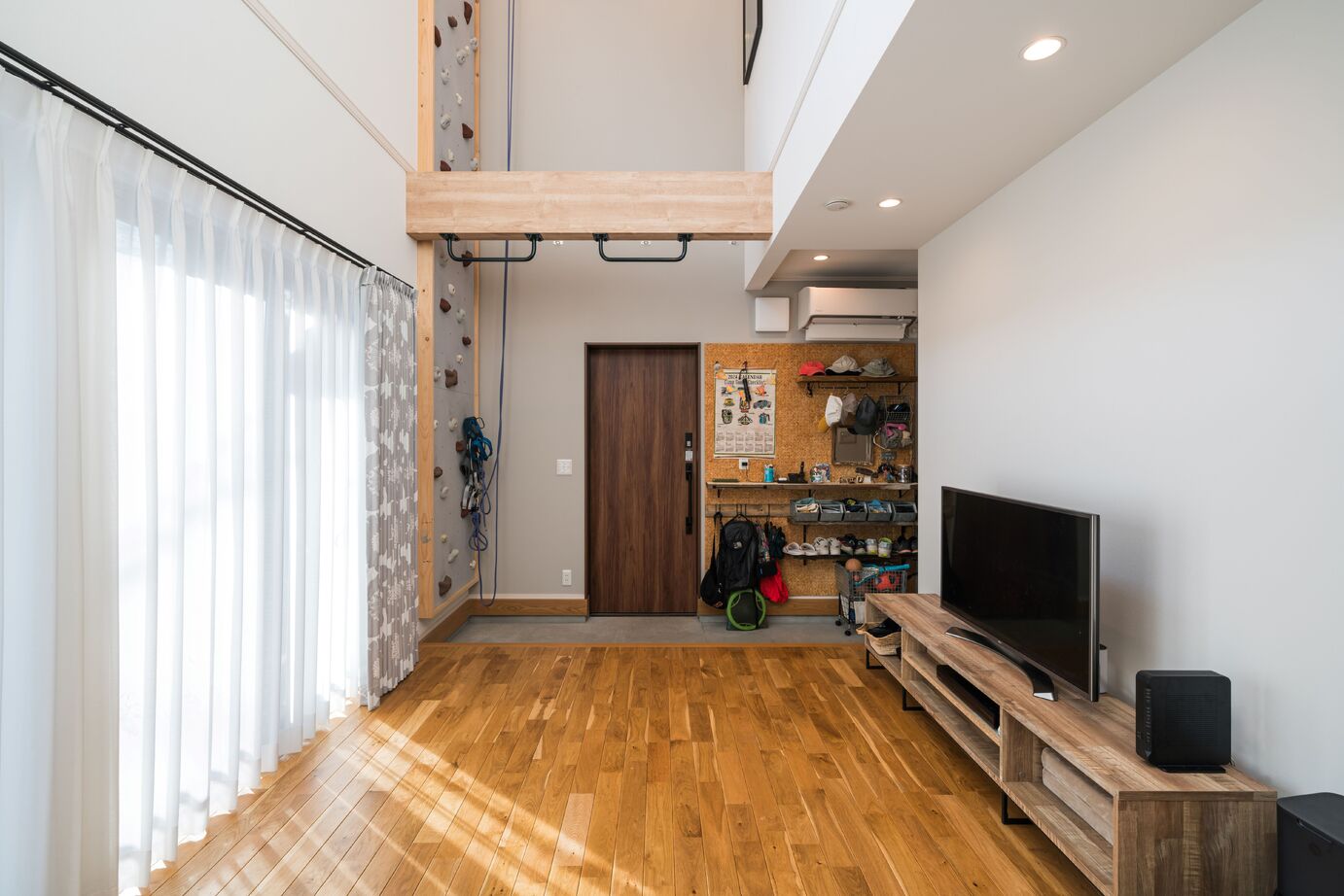 木下工務店 【2階建て/吹抜け/ボルダリング】しあわせ育む、大人も子どもも遊べる住まいの建築実例画像