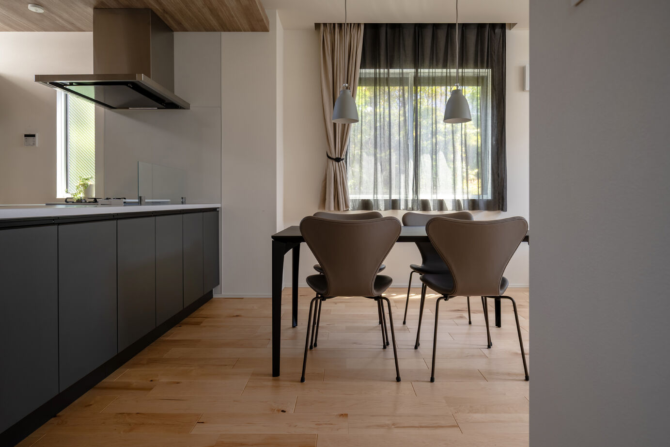 木下工務店 【2階建て/吹抜け/29坪】開放的な吹抜け空間に、四角い空を切り取る家の建築実例画像