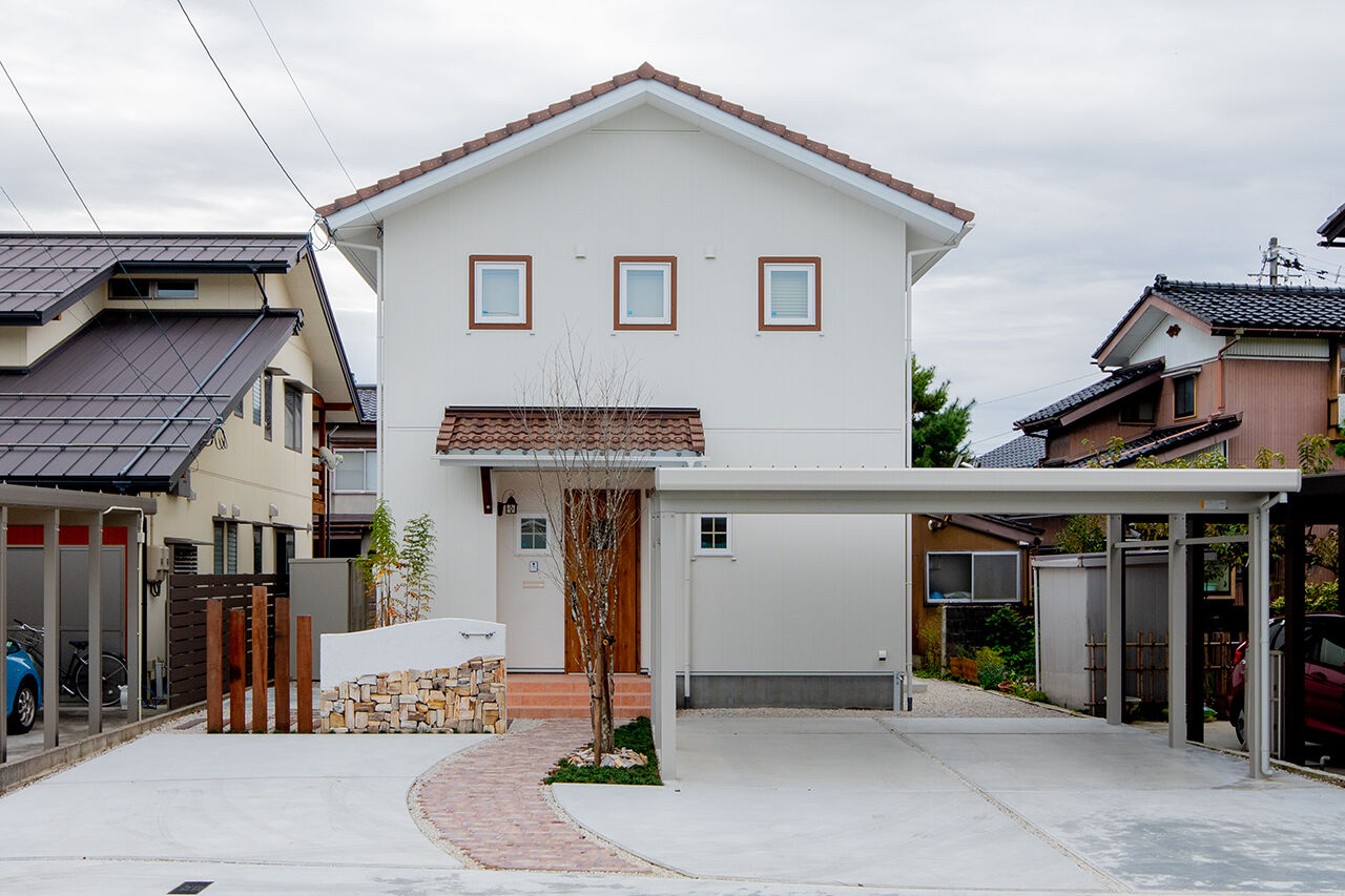 山下ホーム 【富山市/38.1坪/2000万円台】赤松やヒノキ、無添加漆喰を使った自然素材たっぷりの家の建築実例画像2