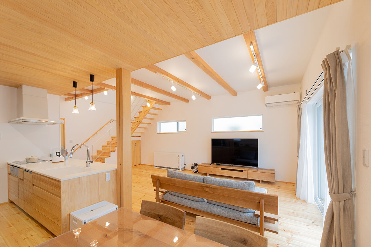 山下ホーム 【富山市/38.1坪/2000万円台】赤松やヒノキ、無添加漆喰を使った自然素材たっぷりの家の建築実例画像3