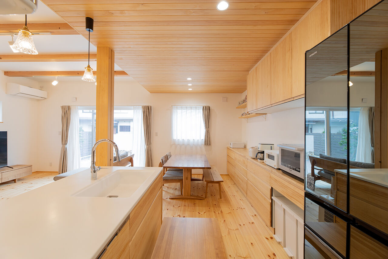 山下ホーム 【富山市/38.1坪/2000万円台】赤松やヒノキ、無添加漆喰を使った自然素材たっぷりの家の建築実例画像6