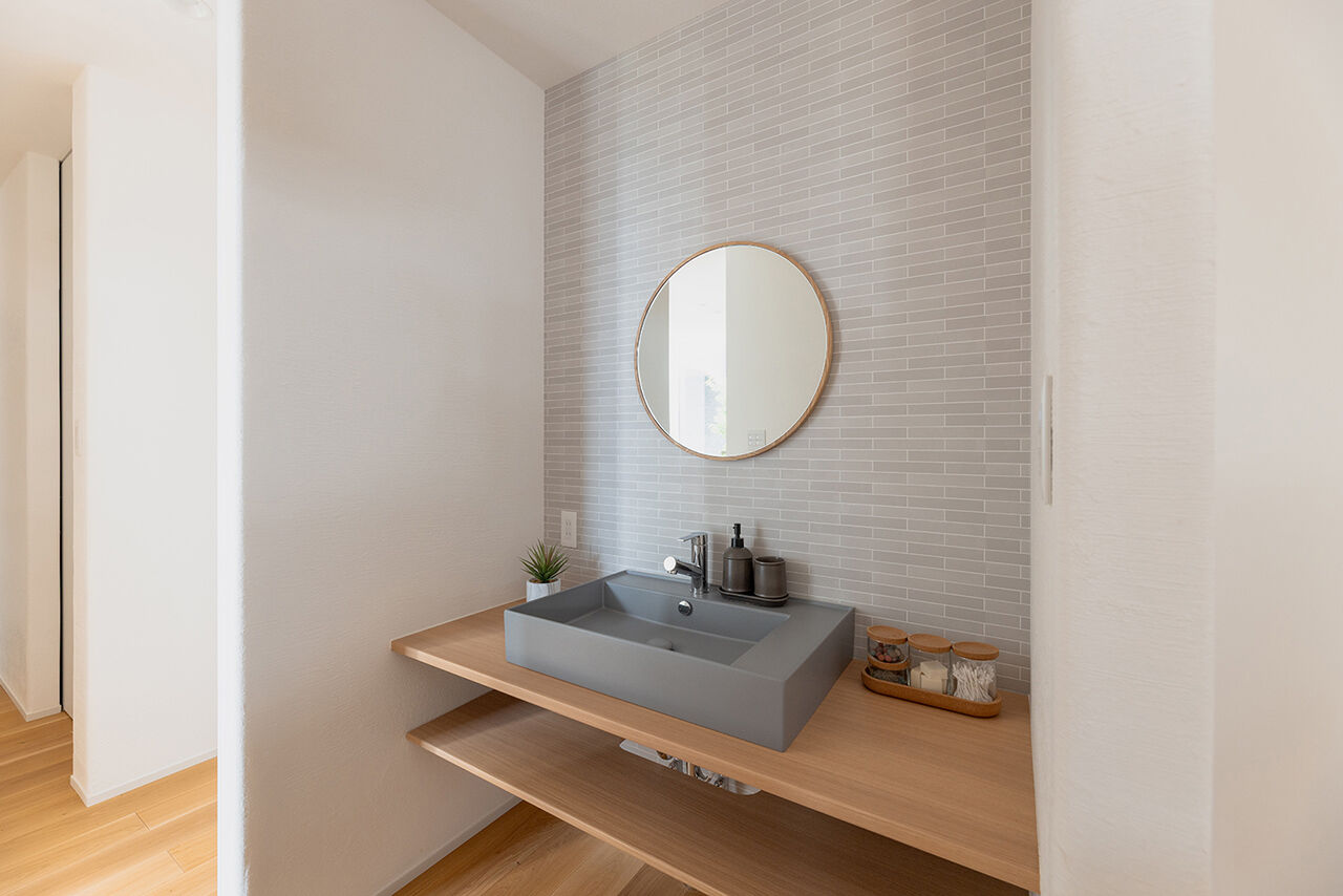 山下ホーム 【富山市/37.1坪】グレーと木が調和する、開放感と心地よさのある住まいの建築実例画像7