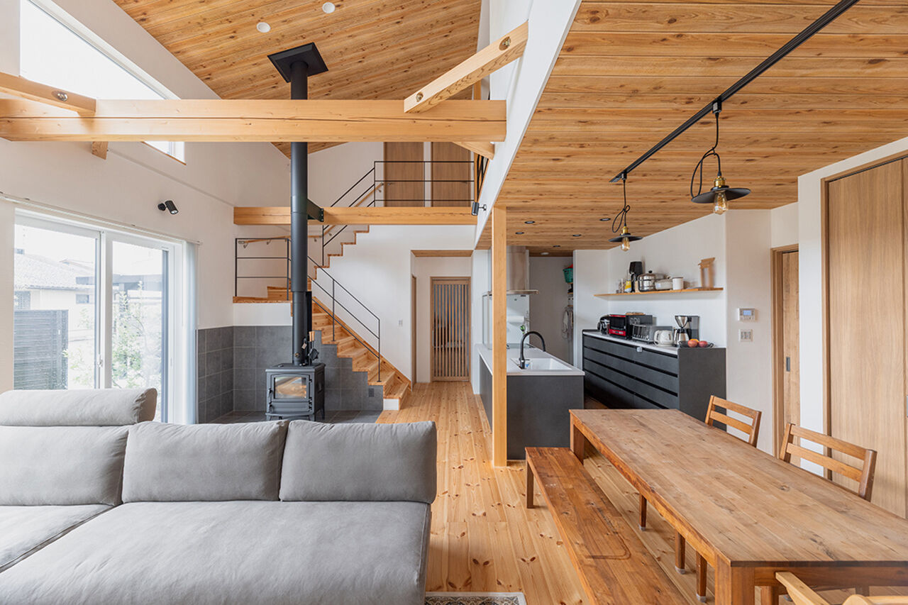 山下ホーム 【富山市/52.5坪/3000万円台/二世帯住宅】薪ストーブと暮らす、自然と調和したぬくもりの家の建築実例画像4