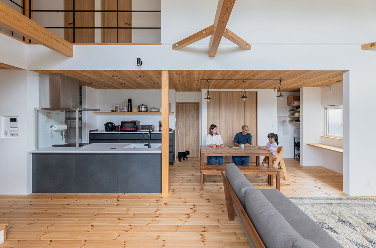 山下ホーム 【富山市/52.5坪/3000万円台/二世帯住宅】薪ストーブと暮らす、自然と調和したぬくもりの家の建築実例画像6