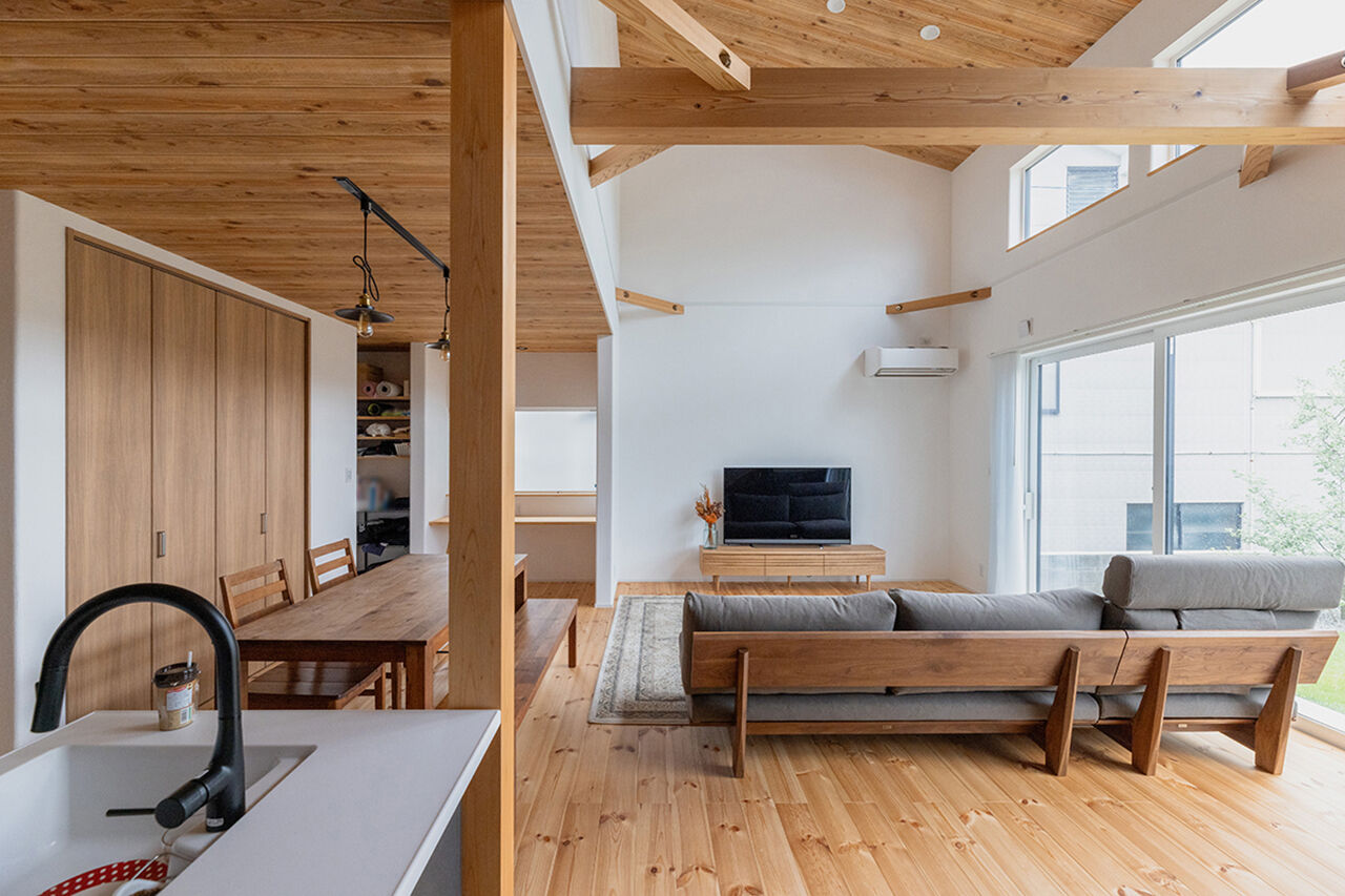 山下ホーム 【富山市/52.5坪/3000万円台/二世帯住宅】薪ストーブと暮らす、自然と調和したぬくもりの家の建築実例画像7