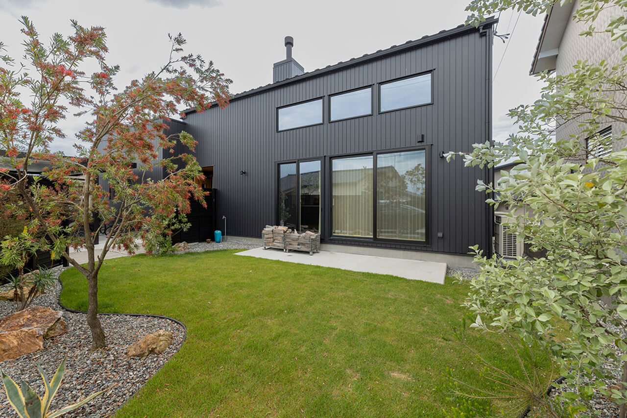 山下ホーム 【富山市/52.5坪/3000万円台/二世帯住宅】薪ストーブと暮らす、自然と調和したぬくもりの家の建築実例画像10