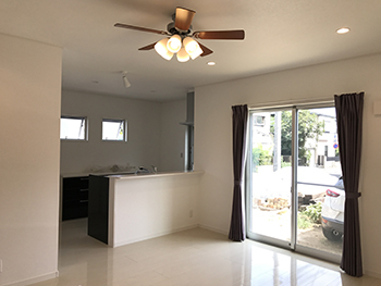 木のぬくもりアシストホーム 【コミコミ2000万円/ビルトインガレージ/平屋/間取り図有】安心＆快適な平屋の長期優良住宅で、趣味を満喫の建築実例画像2