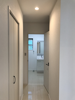 木のぬくもりアシストホーム 【コミコミ2000万円/ビルトインガレージ/平屋/間取り図有】安心＆快適な平屋の長期優良住宅で、趣味を満喫の建築実例画像8