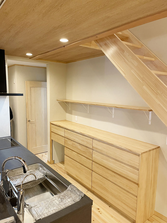 木のぬくもりアシストホーム 【3000万円台/平屋/間取り図有/国産ひのき】LDKを囲んだ回遊動線にこだわった、生活しやすい自然素材の家の建築実例画像3