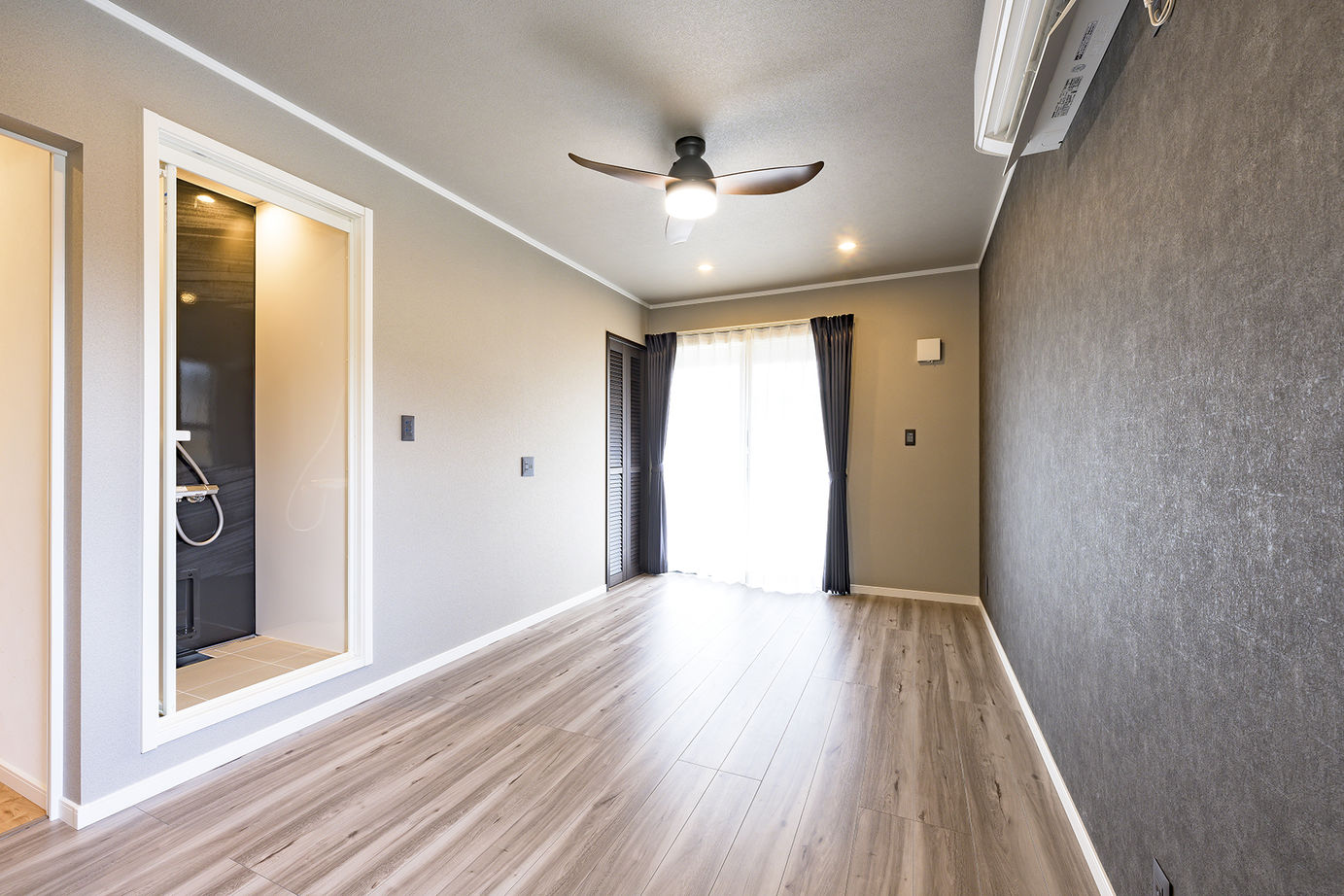 カシワ建設 開放感溢れるLDKと会話が弾むキッチンのある平屋の建築実例画像4