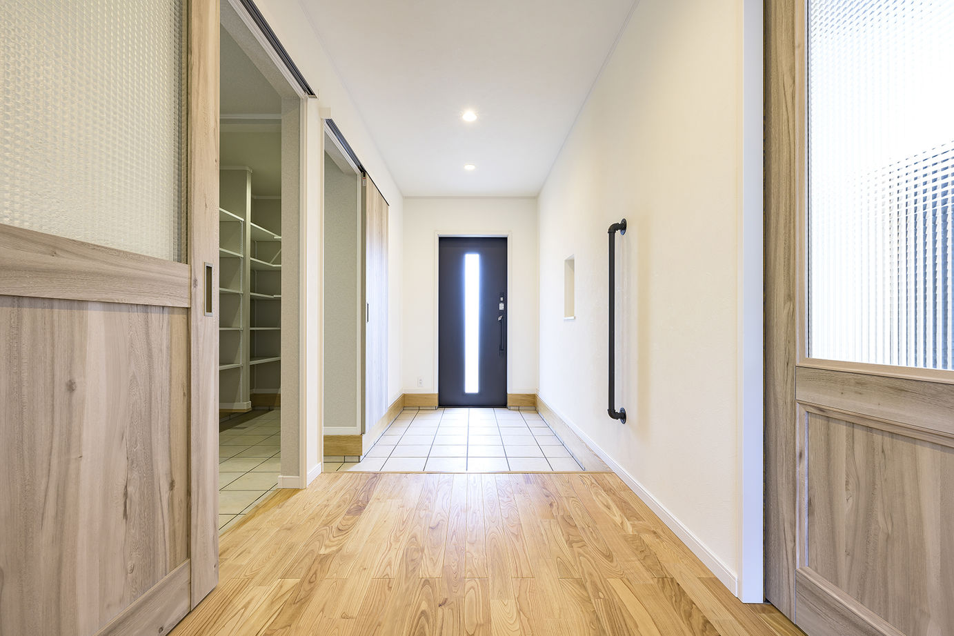 カシワ建設 開放感溢れるLDKと会話が弾むキッチンのある平屋の建築実例画像7