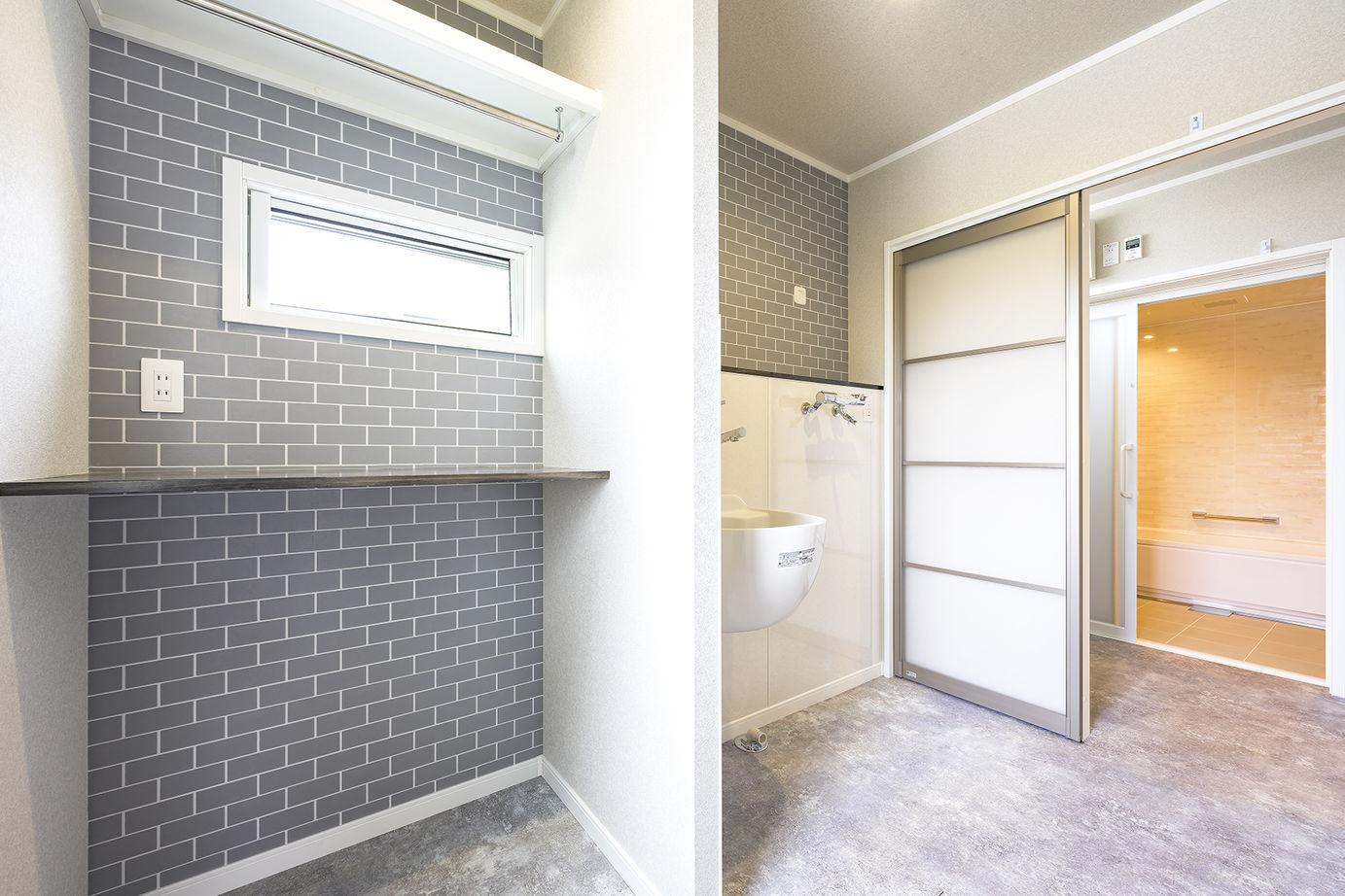 カシワ建設 開放感溢れるLDKと会話が弾むキッチンのある平屋の建築実例画像8