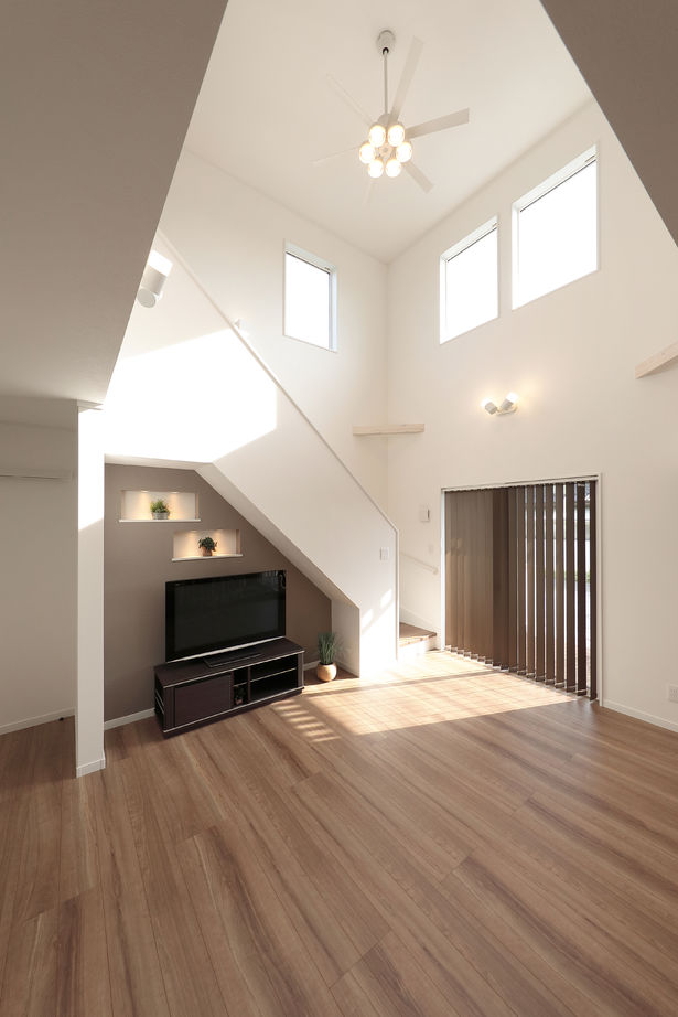 カシワ建設 【輸入住宅】白い外壁とカバードポーチのあるカリフォルニアスタイルの住まいの建築実例画像3