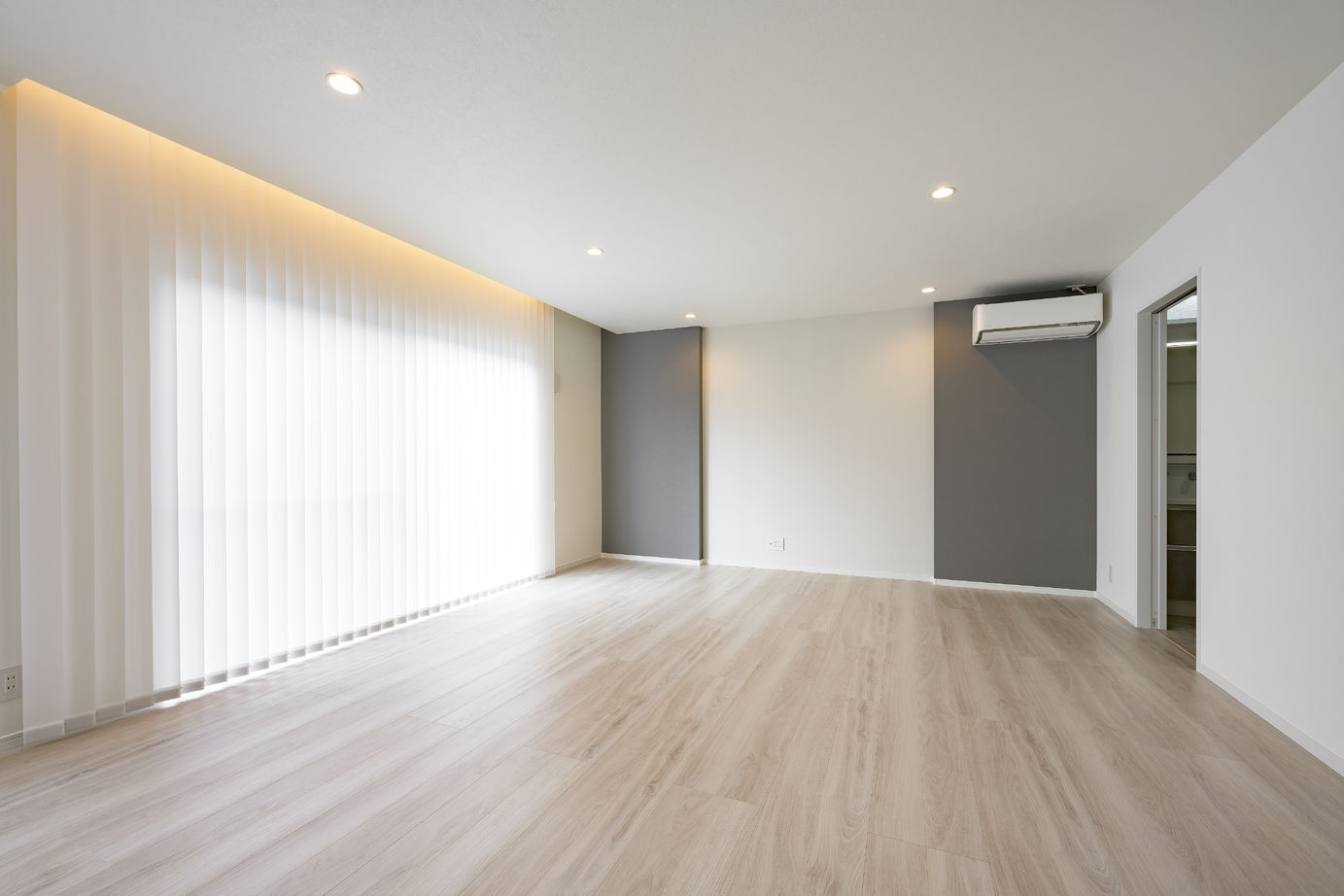 カシワ建設 キューブスタイルの外観がおしゃれなインナーガレージのある家の建築実例画像5