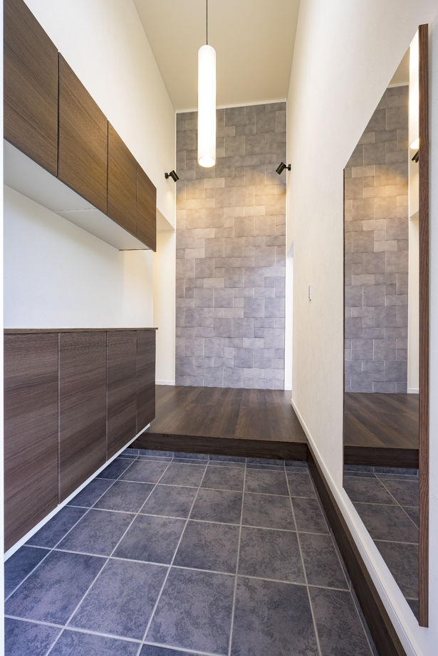 カシワ建設 吹き抜けが開放的　スキップフロアのあるホテルライクな住まいの建築実例画像6