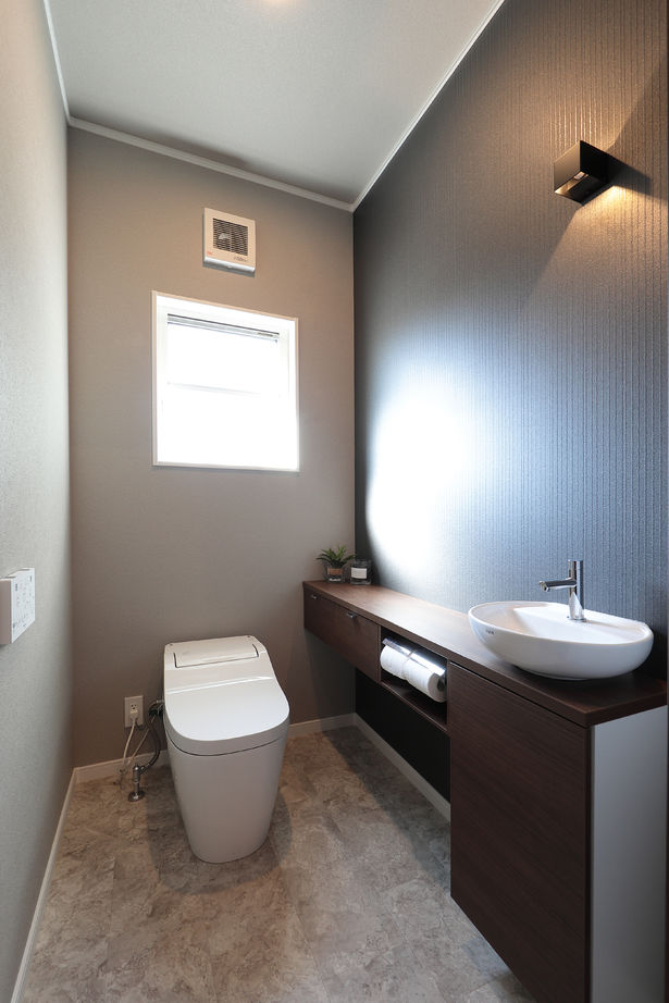 カシワ建設 お洒落なフラットスタイルキッチンを中心にラグジュアリーな雰囲気の家の建築実例画像9