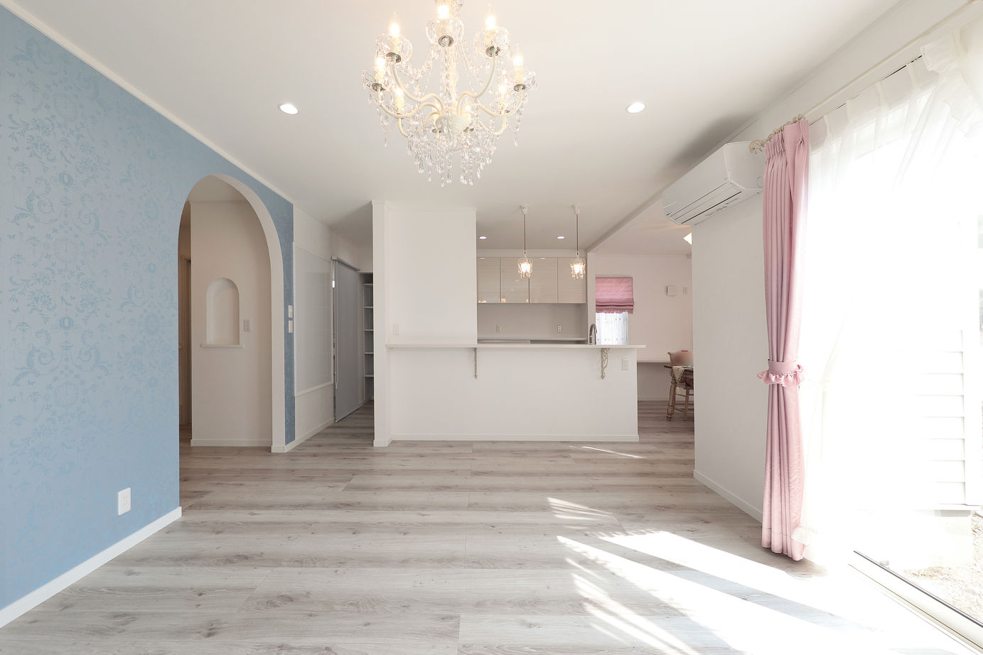 カシワ建設 【輸入住宅】塔屋のある輸入住宅　動線や収納を工夫して住み心地の良い理想の住まいの建築実例画像2