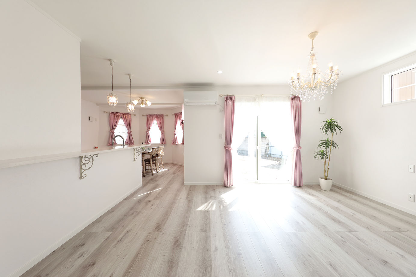 カシワ建設 【輸入住宅】塔屋のある輸入住宅　動線や収納を工夫して住み心地の良い理想の住まいの建築実例画像3