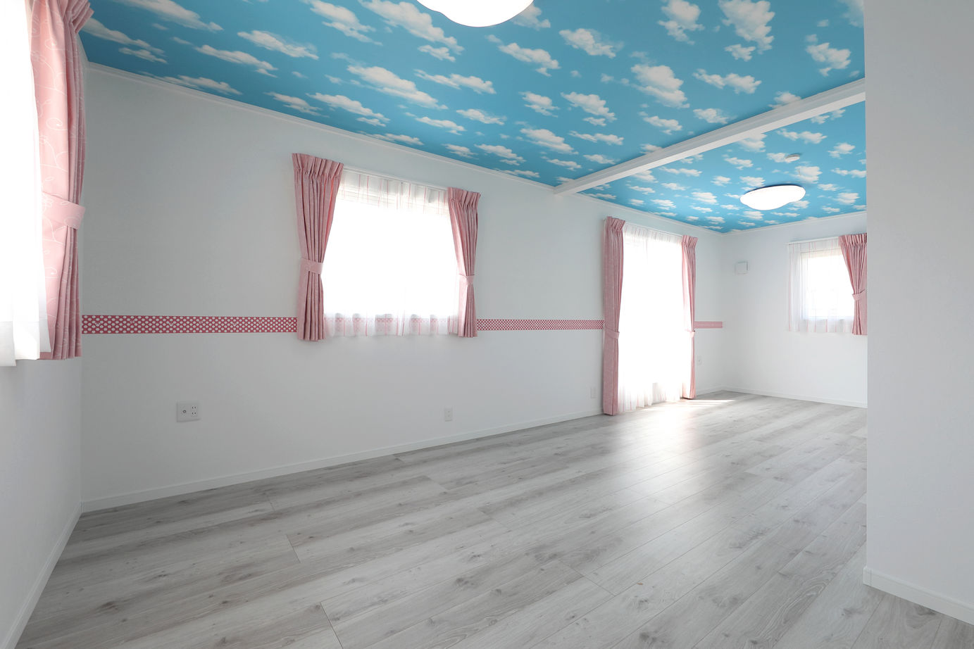 カシワ建設 【輸入住宅】塔屋のある輸入住宅　動線や収納を工夫して住み心地の良い理想の住まいの建築実例画像4