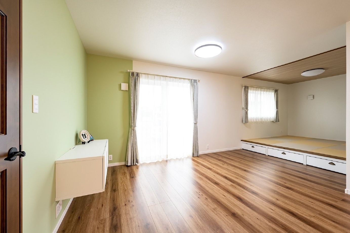 カシワ建設 【輸入住宅】南プロヴァンス風の外観が可愛らしい収納力のある輸入住宅の建築実例画像3