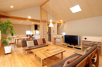 日建ホーム（我孫子・柏・松戸・流山） 【2500～3000万円台|40坪台|吹き抜け】自然素材あふれる木の香りが迎える、二階リビングの家の建築実例画像3