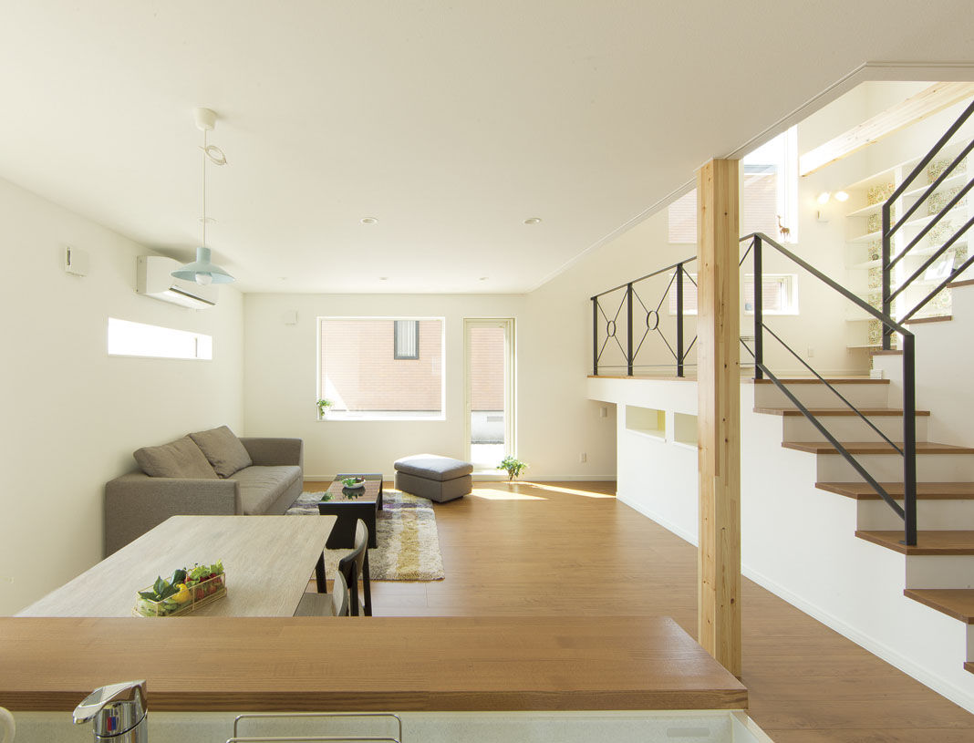 マルトモホーム 【スキップフロア/4人家族/3LDK+フリースペース】グランドストレージも大活用　子育て目線で住み心地上々！の建築実例画像2