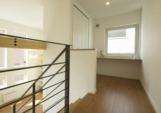 マルトモホーム 【スキップフロア/4人家族/3LDK+フリースペース】グランドストレージも大活用　子育て目線で住み心地上々！の建築実例画像4