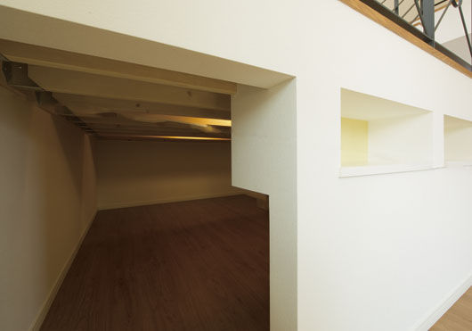 マルトモホーム 【スキップフロア/4人家族/3LDK+フリースペース】グランドストレージも大活用　子育て目線で住み心地上々！の建築実例画像6