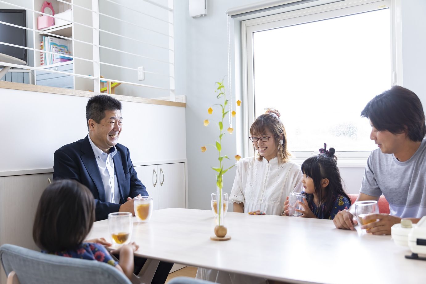 マルトモホーム 【夫婦＋子ども2人/5LDK+プレイルーム】大きな吹き抜けとロフトの4層空間が魅力的、楽しいスキップフロア！の建築実例画像10