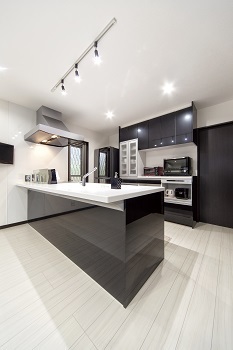 アルルホームズ 【1500万～】自分らしく、暮らしやすく　白×黒で魅せるシンプルな家の建築実例画像2