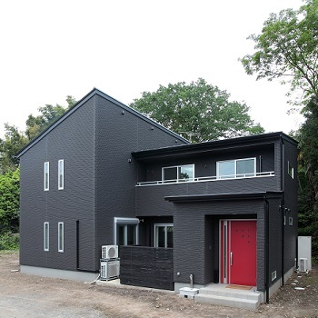 アルルホームズ 【2000万円～】吹抜けLDKで家族を感じる空間。家の中央ウッドデッキは中庭感覚でおうち時間を謳歌の建築実例画像6