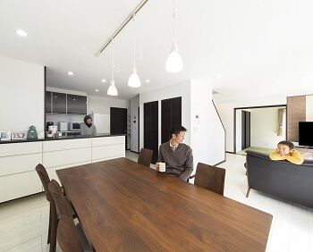 アルルホームズ 【2000万円～】おうち時間が楽しくなるシアタールーム！全館空調と太陽光発電で、家中どこでも快適に。の建築実例画像3