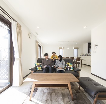 アルルホームズ 【2000万円～】おうち時間が楽しくなるシアタールーム！全館空調と太陽光発電で、家中どこでも快適に。の建築実例画像7