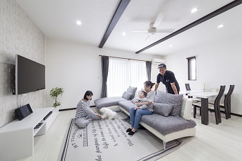 アルルホームズ 【1000万円台(35.6 坪)・30代】心地よい室温、感じる家族の姿　光を通す「階段扉」が快適の鍵の建築実例画像2