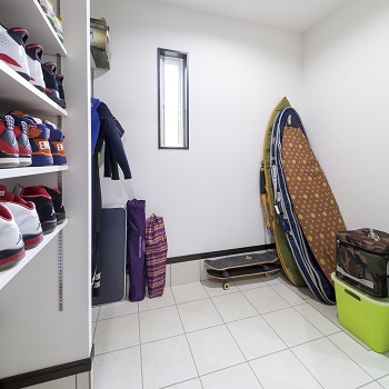 アルルホームズ 【1000万円台(35.6 坪)・30代】心地よい室温、感じる家族の姿　光を通す「階段扉」が快適の鍵の建築実例画像6