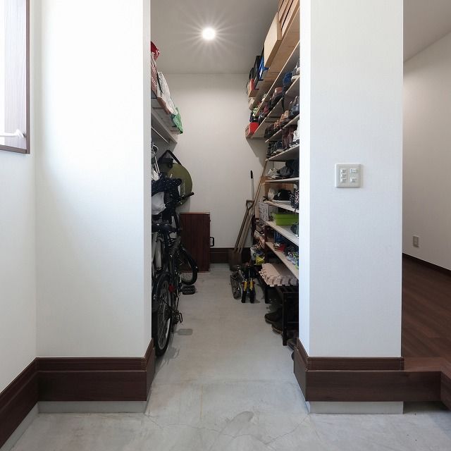 アルルホームズ 【1500～2000万円】格好良いこだわりキッチンを軸に、素材の魅力が引き立つ家の建築実例画像9