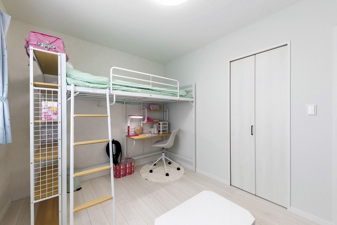 アルルホームズ 【1,500万円～2,000万円】家族と愛犬とのびのび過ごす大空間を実現 爽やかなフレンチカントリーの平屋の建築実例画像8