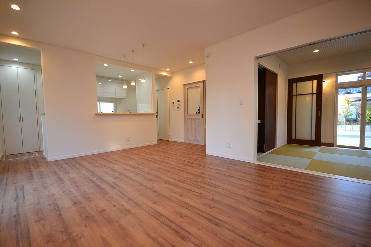 カスタムエージェント 【間取図有／2100万円／6.2帖の中2階／土間のある玄関】たっぷり収納と家事ラク動線で、家族の夢が育つ家の建築実例画像3