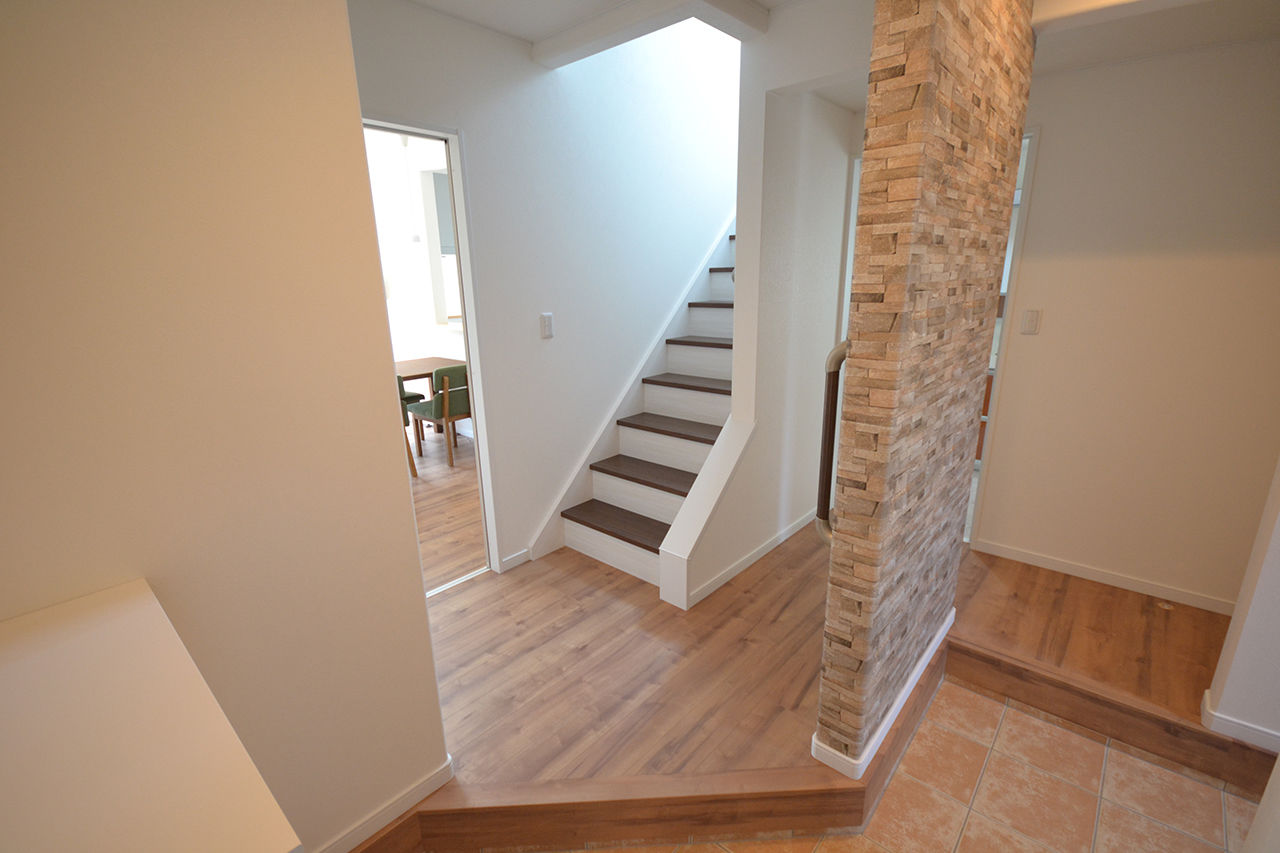 カスタムエージェント 【間取図有／2100万円／6.2帖の中2階／土間のある玄関】たっぷり収納と家事ラク動線で、家族の夢が育つ家の建築実例画像9