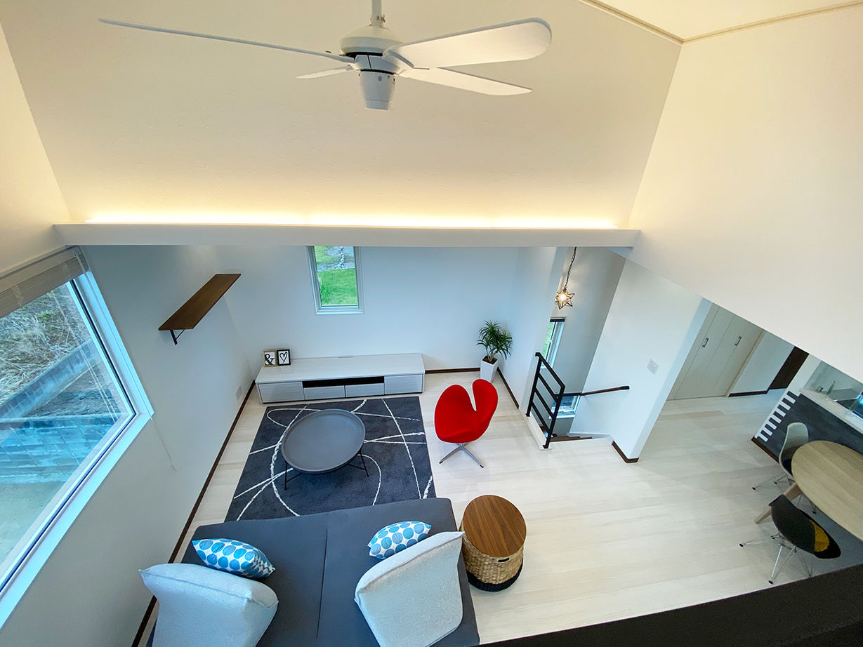 カスタムエージェント 【間取図有／1754万円／2階LDK／スキップフロア／サンルーム】上下に夢空間！無垢材と吹き抜けが心地よい家の建築実例画像6