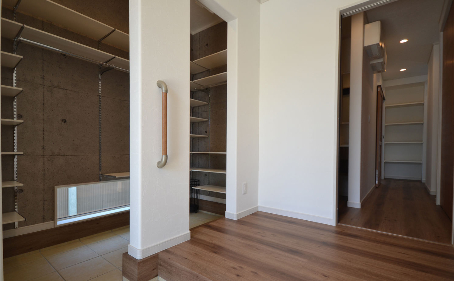 カスタムエージェント 使い方は無限大！空間を緩やかに繋げたプラスアルファの部屋がある、遊び心満載の家の建築実例画像3