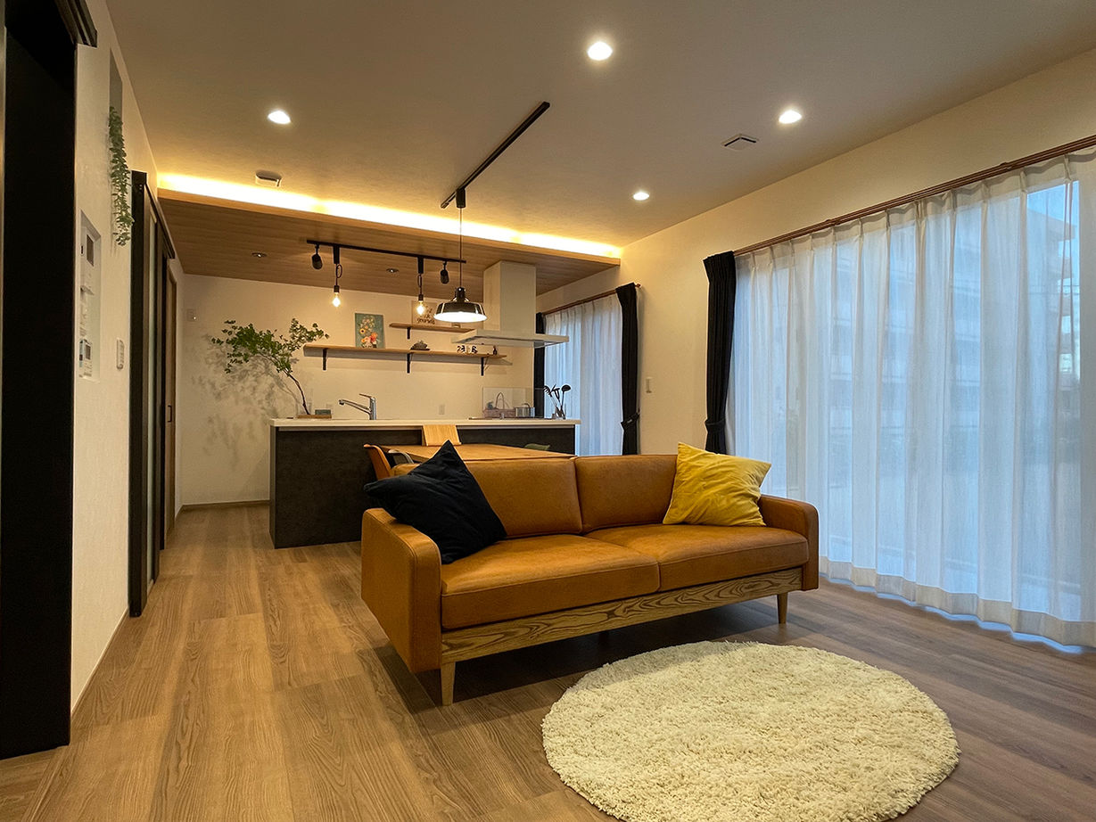 カスタムエージェント 【1980万円/家事ラク動線】機能的な回遊型間取りとデザイン性の高さが両立した家の建築実例画像2