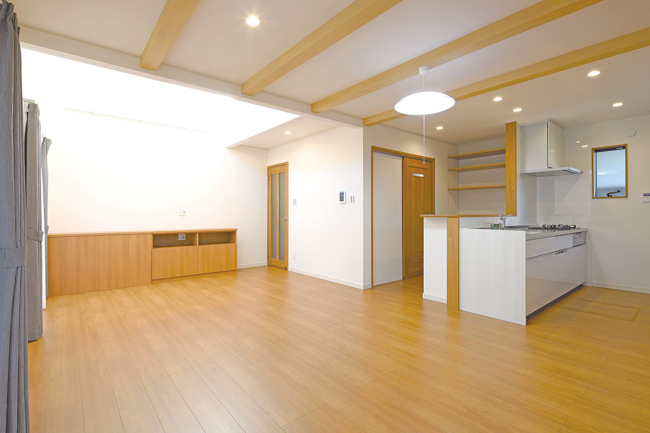 パシフィック・ホーム&リノベーション/岡田建設 【3000万円以下/40坪以下/収納充実/子ども2人】毎日の便利が実感できるような動線。ナチュラルな室内の建築実例画像2